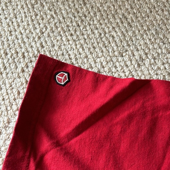 Red Canada shirt​​ - Picture 6 of 6